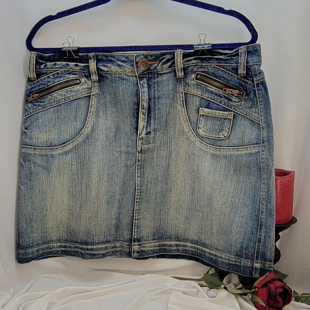 LA Blues Vintage Denim Skirt with Zipper Detailing